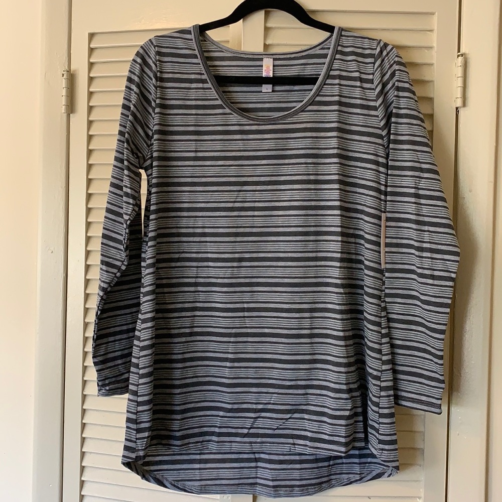 LuLaRoe Lynnae Top- Large- NWT!